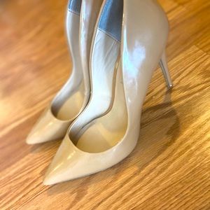 🎀Tan Daisie Pumps. 🎀